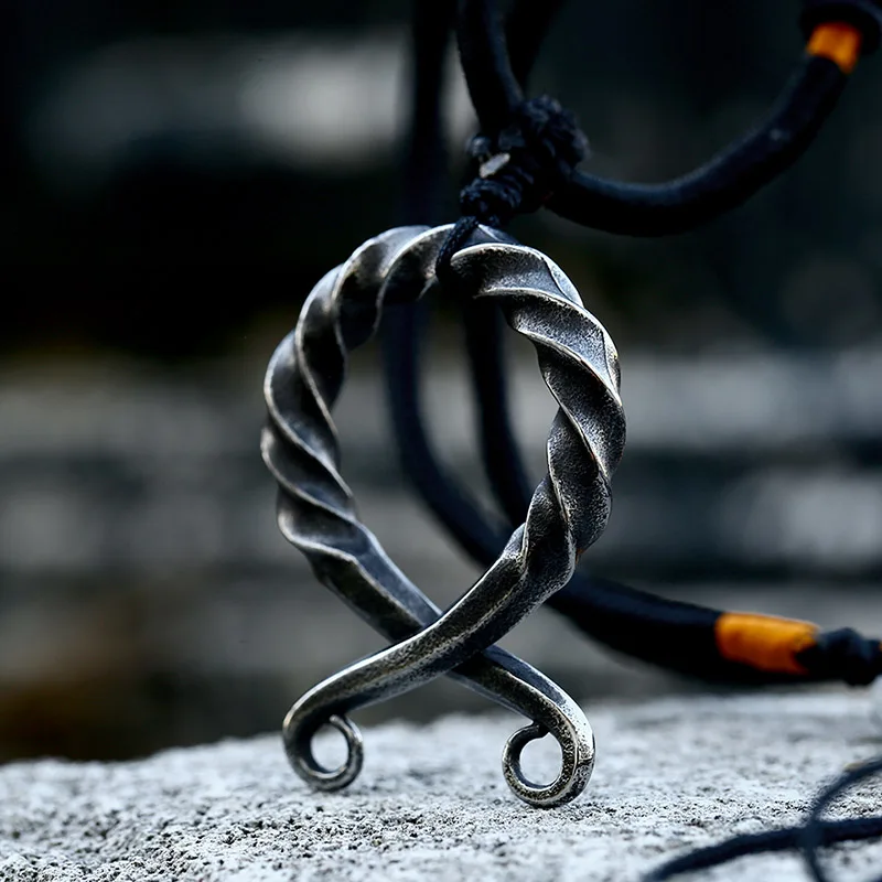 

SS8-1004P New Creative Design 316L Stainless Steel Octopus Squid Pendant Necklace For Men Women Simple Jewelry Wholesale