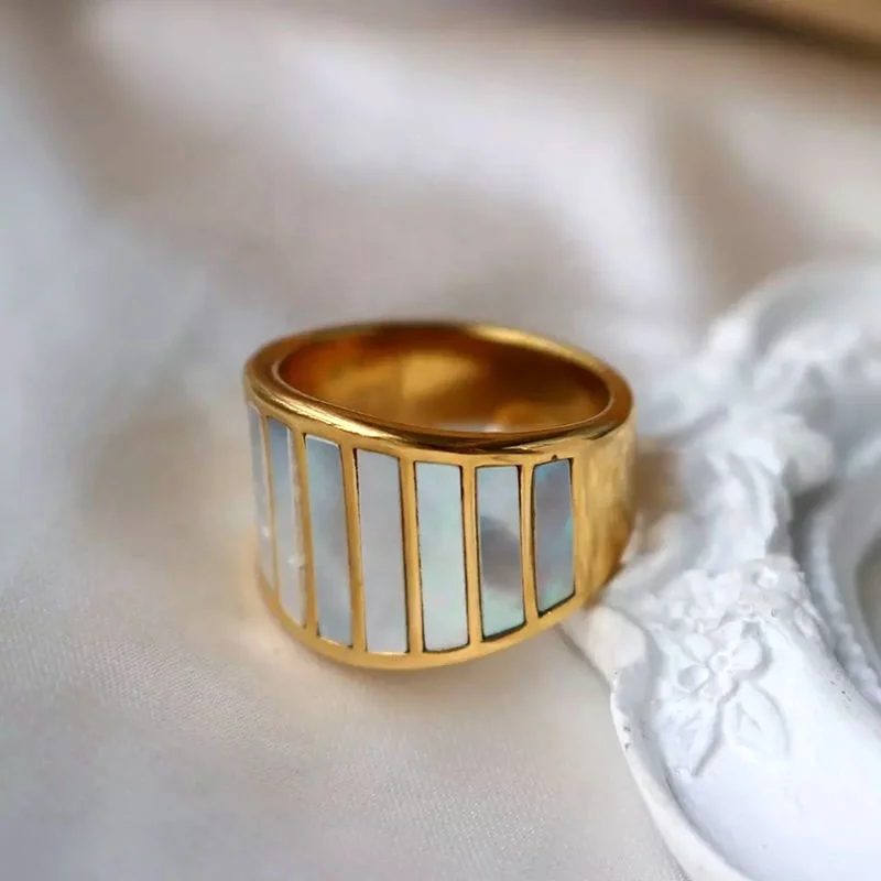 

New Trendy Women White Shell Dome Finger Ring Waterproof Non Tarnish 18K Gold Mother of Pearl Rings Chunky Fine Jewelry Rings