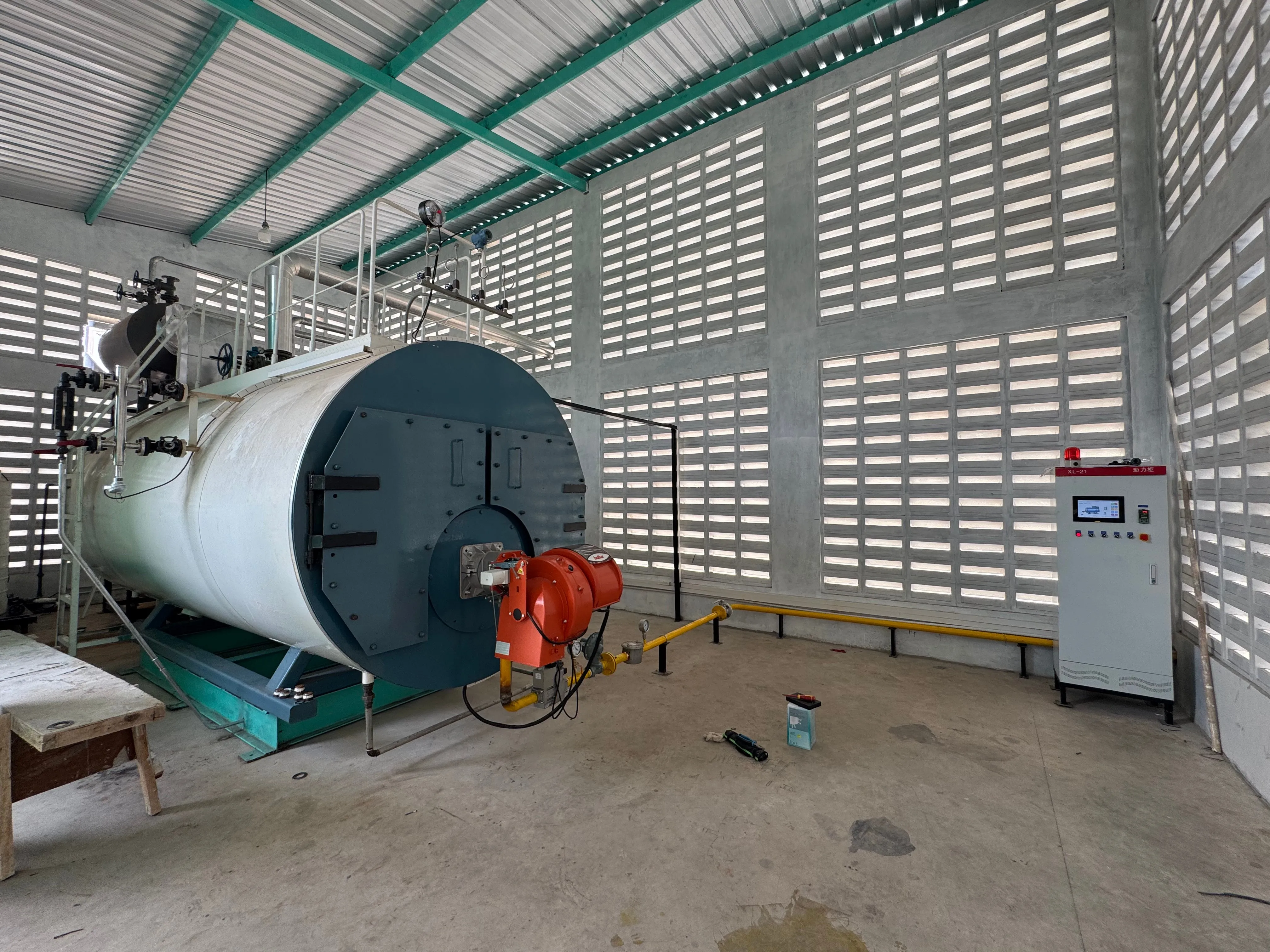EPCB 4T/H WNS oil-fired boiler at Colombia plastics factory