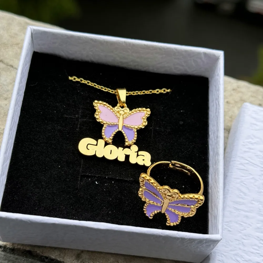 QIUHAN Personalized Enamel Name Charm Pendant Necklace Pink Butterfly Rings Custom Enamel Letter Set