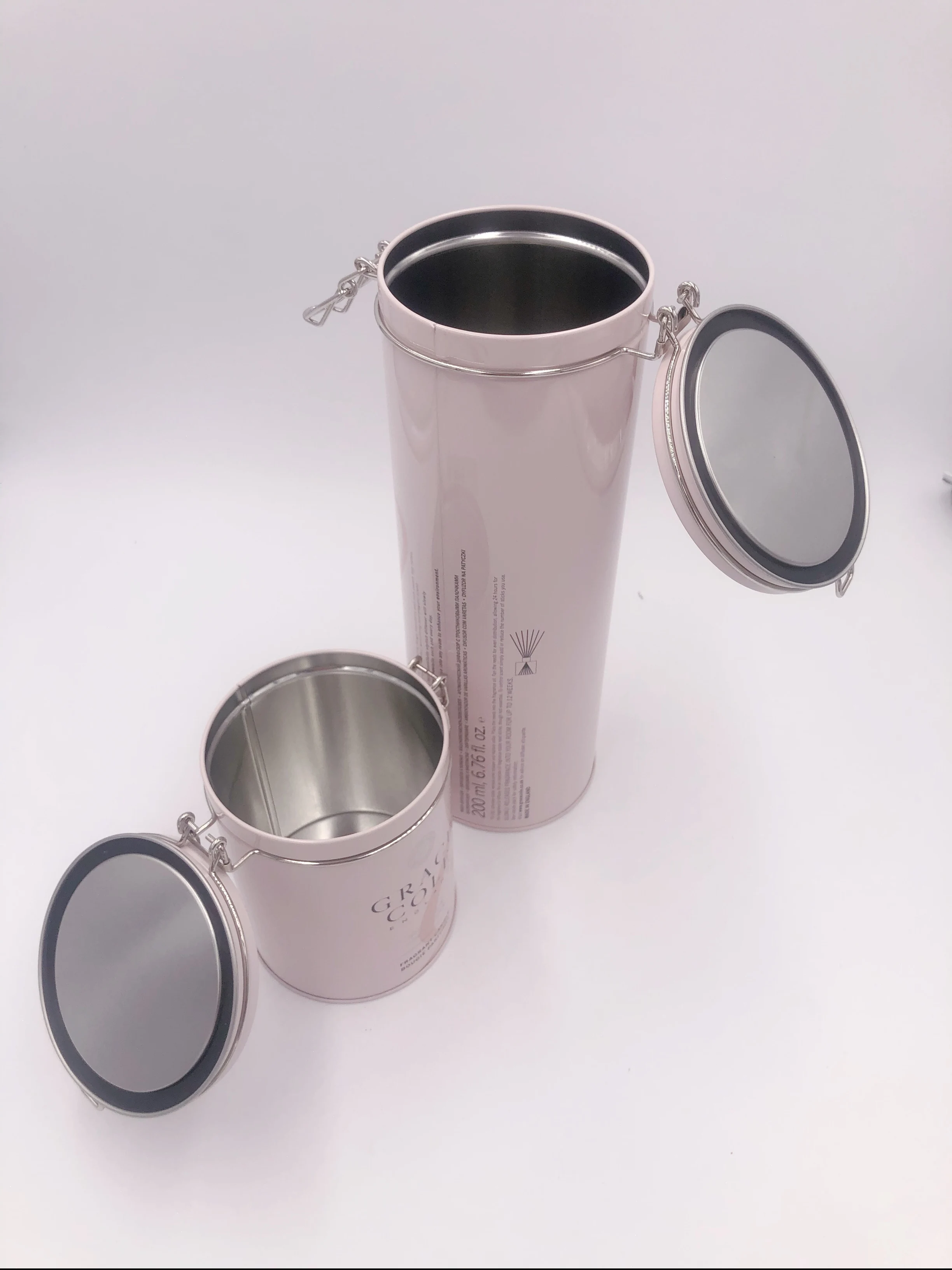
Coffee tin with wire closure 