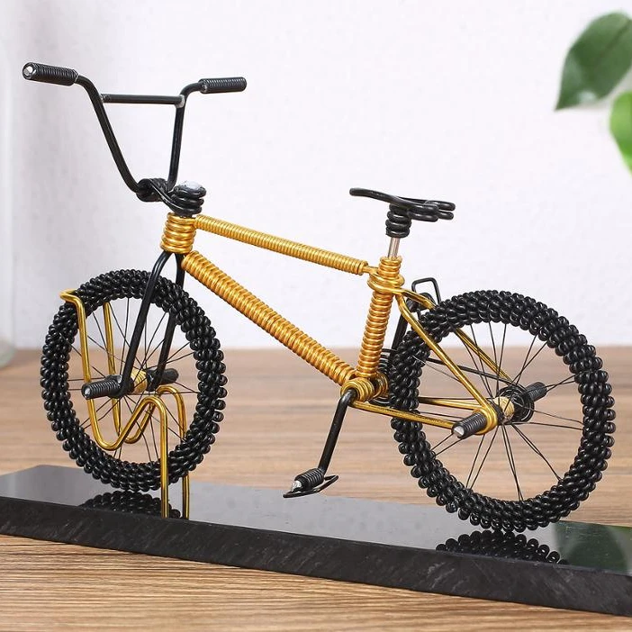 
2020 High Quality Antique Iron Handmade Metal Craft Model Bicycle & Luggage On Top Gift Wholesale Home Decoration 