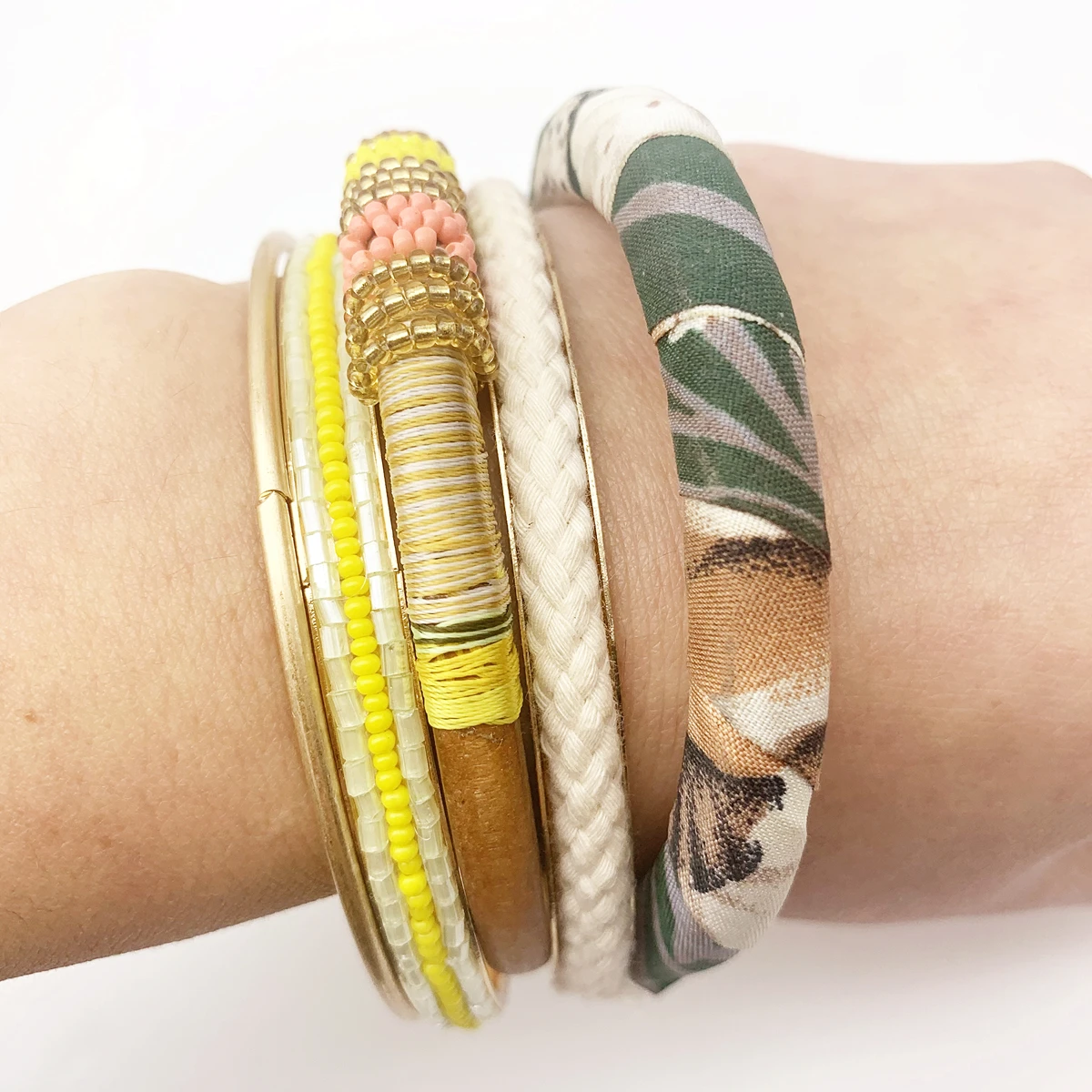 

2021 Hot Sale Wooden And Blue Color Fabric Seed Bead Wrapped braided rope Bangle And Gold Color Metal Bangle And Bracelet Set, Multiple