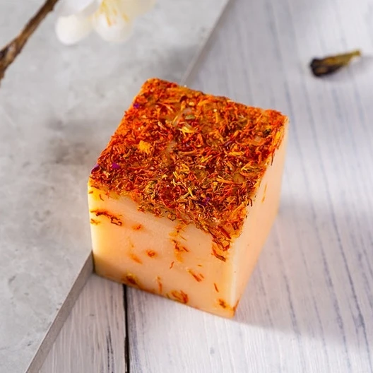 

Factory Price Hot Sale Basic Skin Cleaning Handmade Soap With Scented Dried Petals