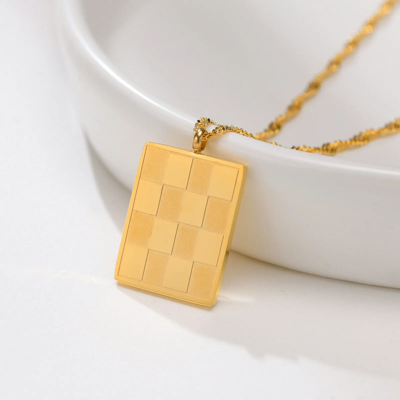 

Retro Gold Silver Checkerboard Necklace Stainless Steel 18k Gold Plated Ins Fashion Necklace For Women