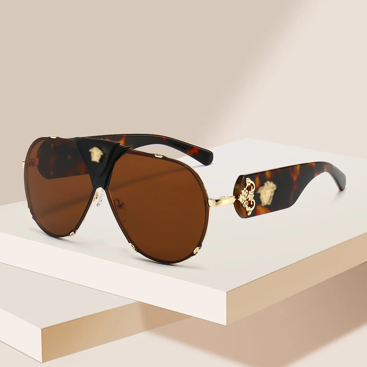 

MJ-0247 The New Fashion In Europe And The Fan Head Decoration Toad Metal Unisex Trendy Sunglasses 2021