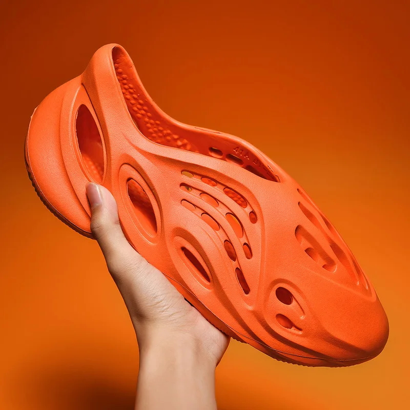 

Fashionable Men's Clogs EVA Yeezy Sandals Light Weight Beach Sandals for Couples