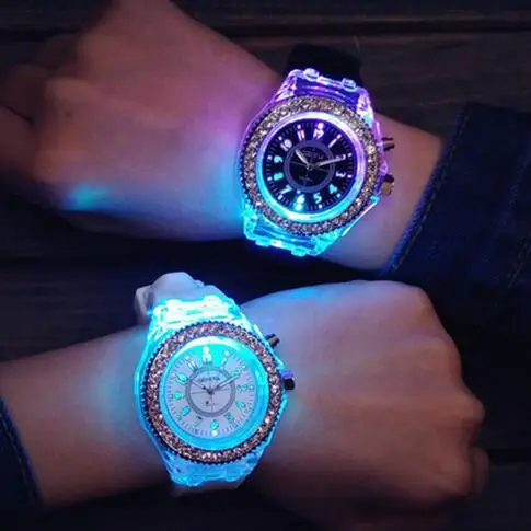 

Custom personality trend student 7 color led flash female couple luminous watch