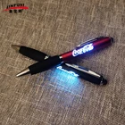 Jinfusi oem ledライトアップギフトソフトタッチスクリーンペンカスタムロゴスタイラスプロモーションボールペン