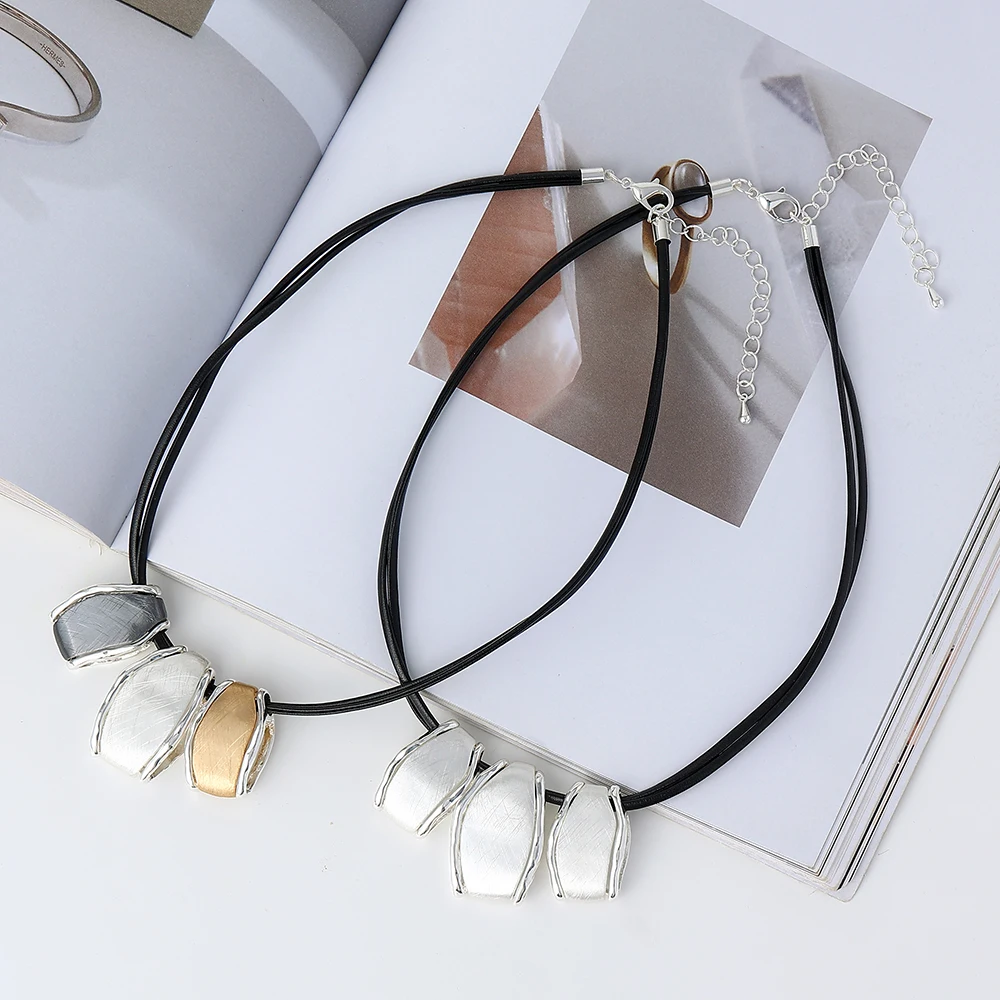 

Wholesale Factory Directly Short Irregular Metal Geometrical Choker Necklace For Party