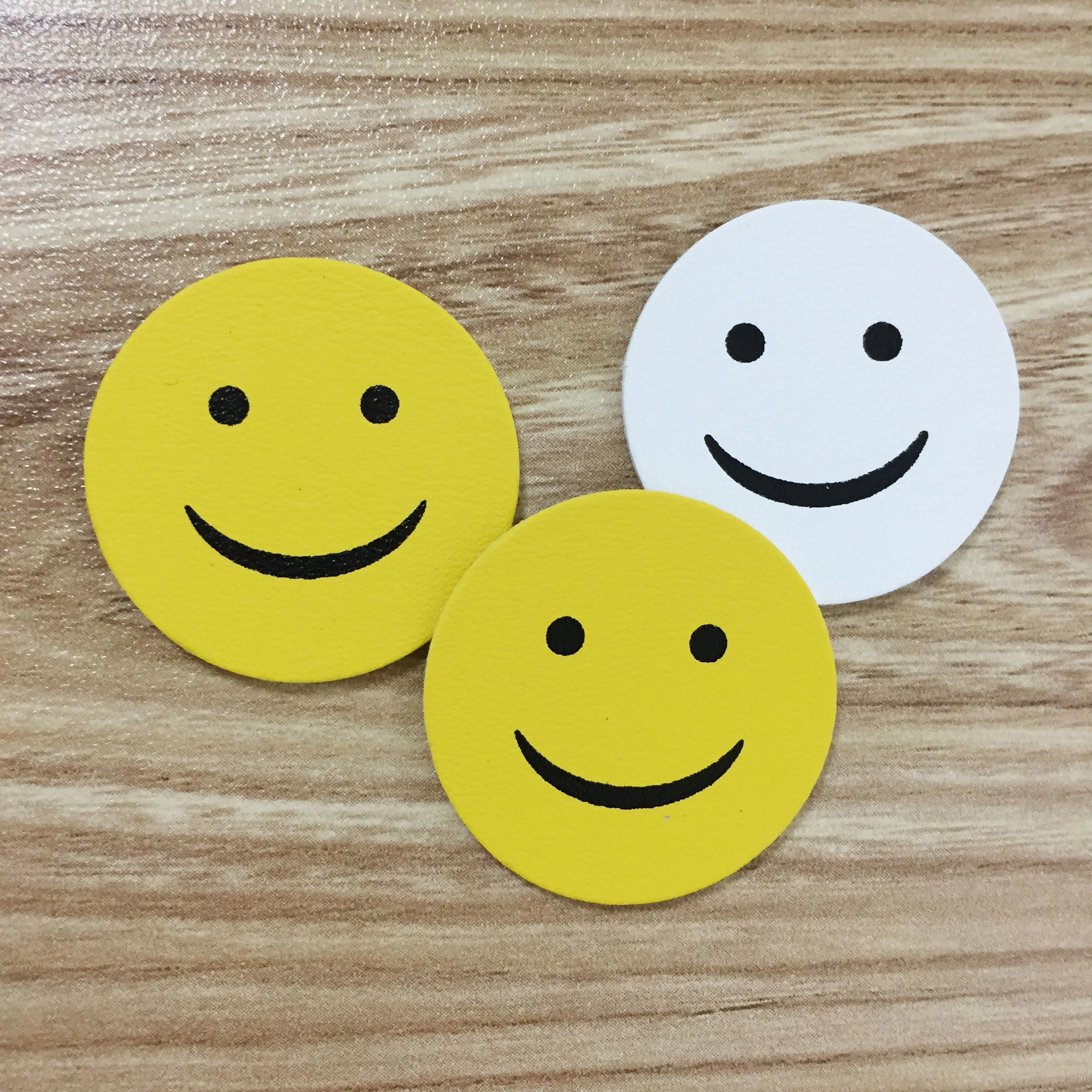 

Garment Accessories Very Cheaper Custom Smile Round Leather Hat Patch Pu Leather Patch Label For Clothing, Custom color