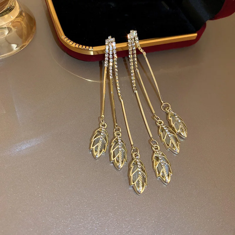 

fashion quality leaf zircon long earings 2022