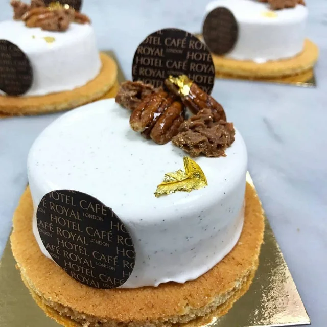 
Bakery decoration ingredient edible gold leaf food additives edible gold 4.33cm 24k gold leaf for cake decorations 