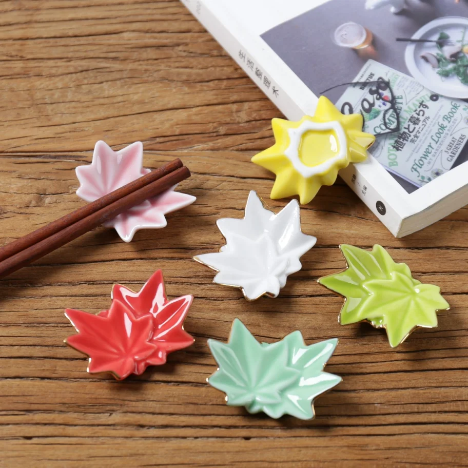 

Cultural and Creative ZAKKA Japanese Grocery Colorful Maple Leaf Gold Plated Ceramic Home Decoration Chopstick Holder