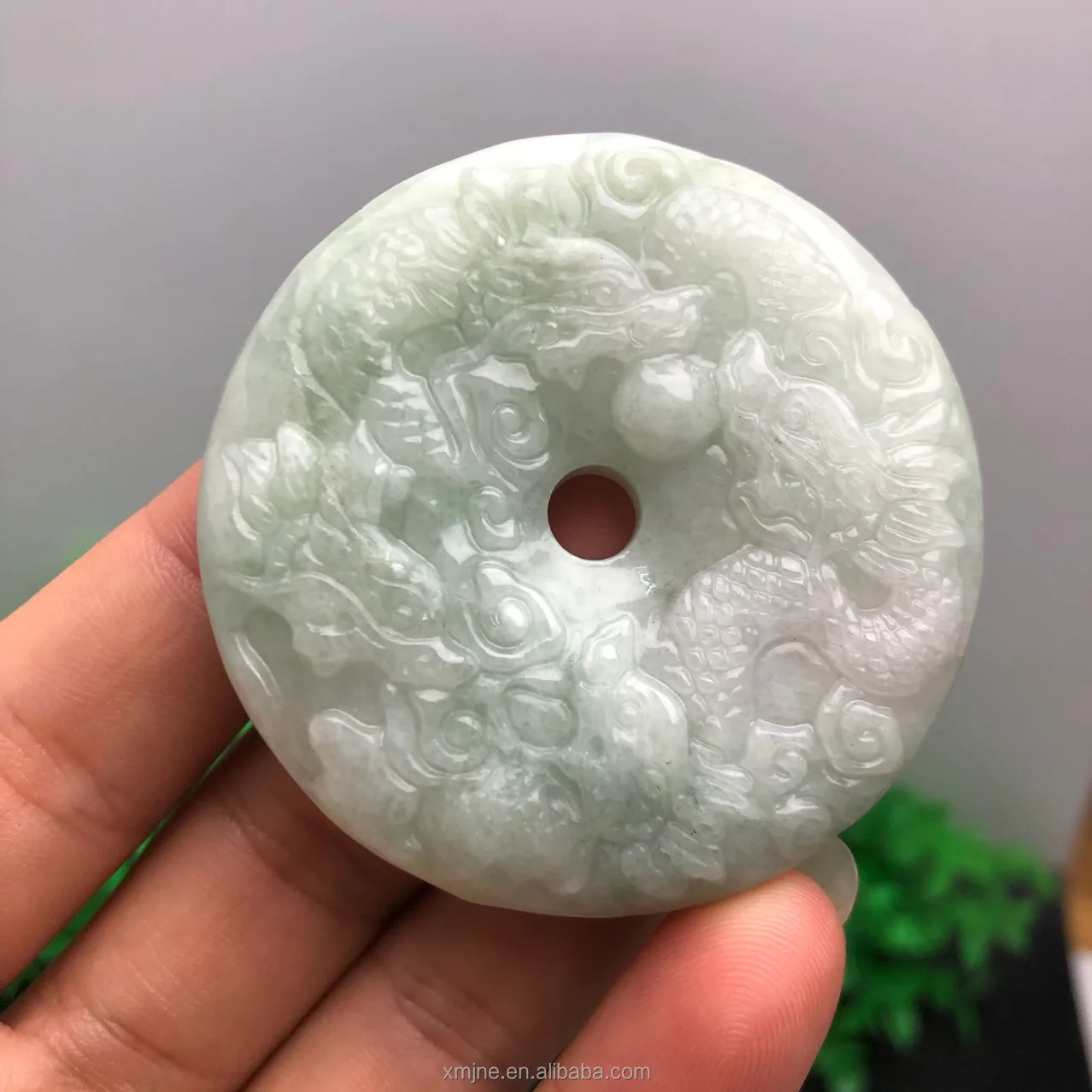 

Certified Grade A Myanmar A-Cargo Jade Craftsmanship Chinese Zodiac Nine-Dragon Buckle Waxy Pendant Pendant Sihui