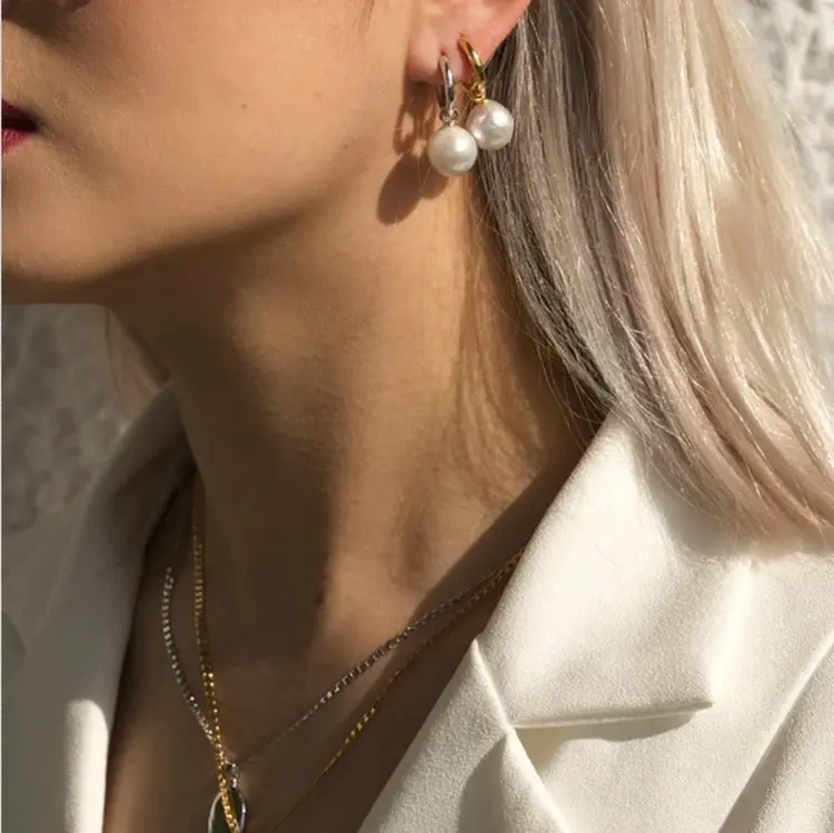 

Retro Minimalist 18K Gold Glid 316L Stainless Steel Hoop Peal Earrings Gold Irregular Baroque Pearl Huggie Earrings Women
