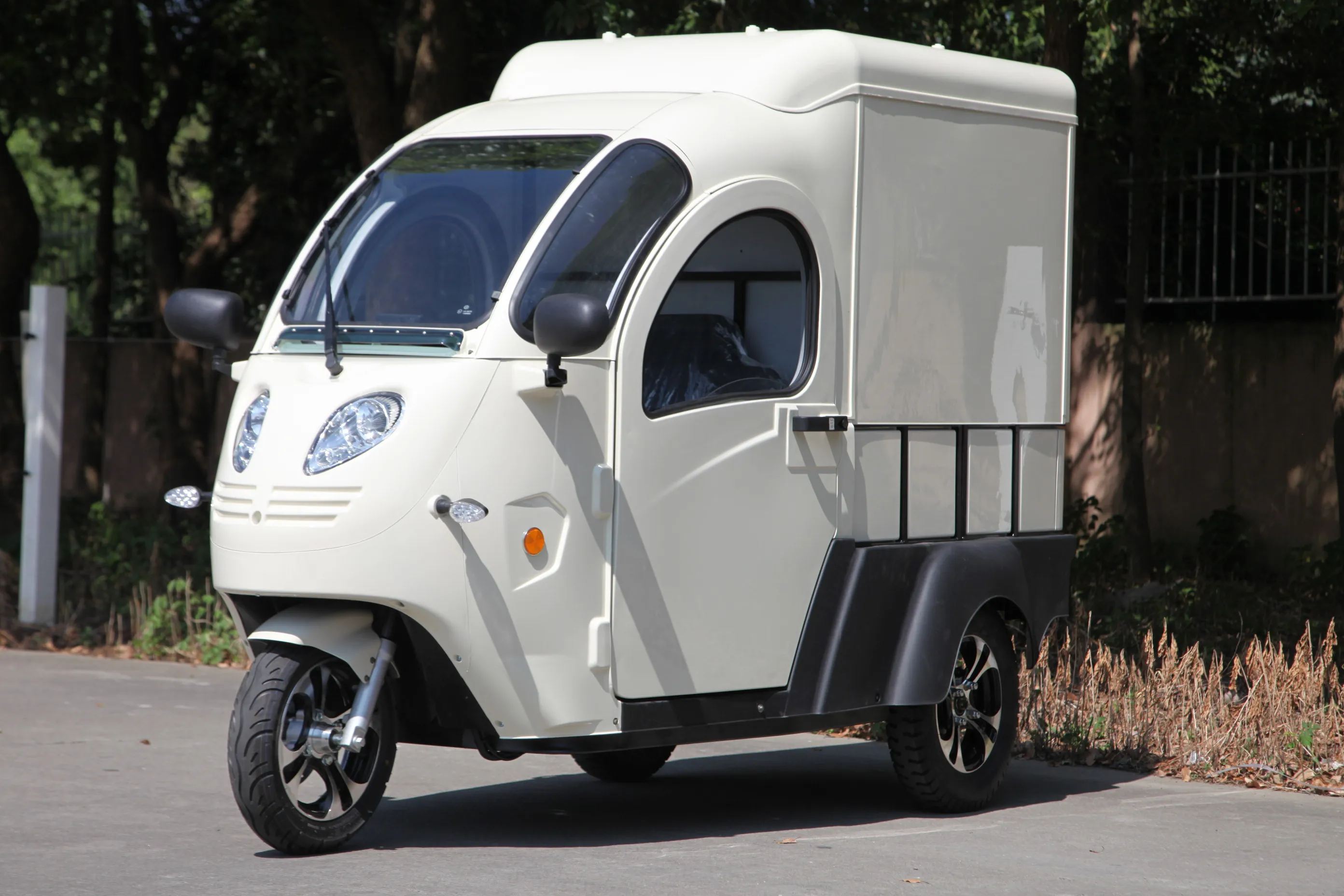 New Arrival 70km 46km/h 72v 2500w Big Cargo Box Electric Car For Europe