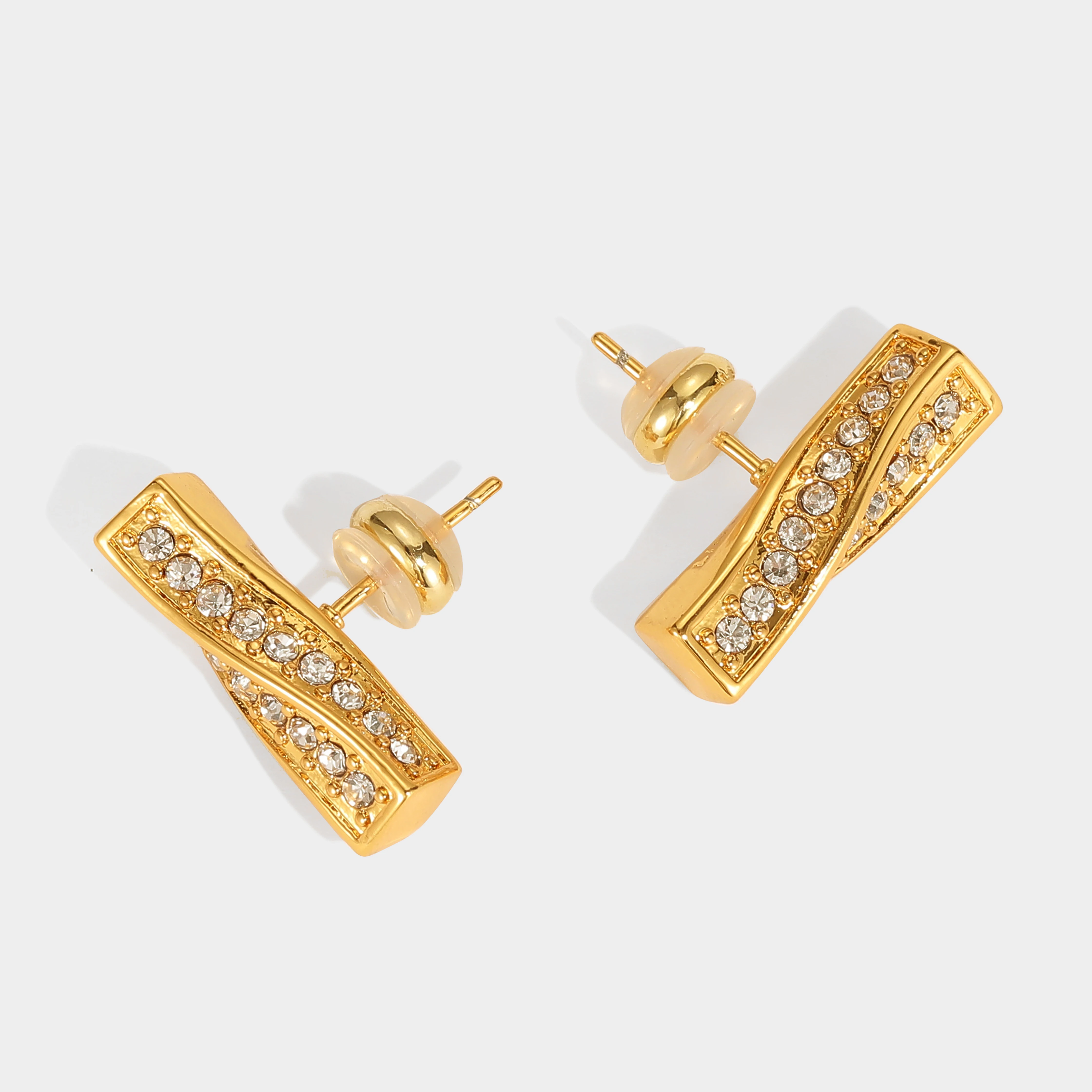 

2021 New Ear Studs Temperament Brass Plated 18 Can Real Gold Full Zircon Twist Earrings Women, Picture shows