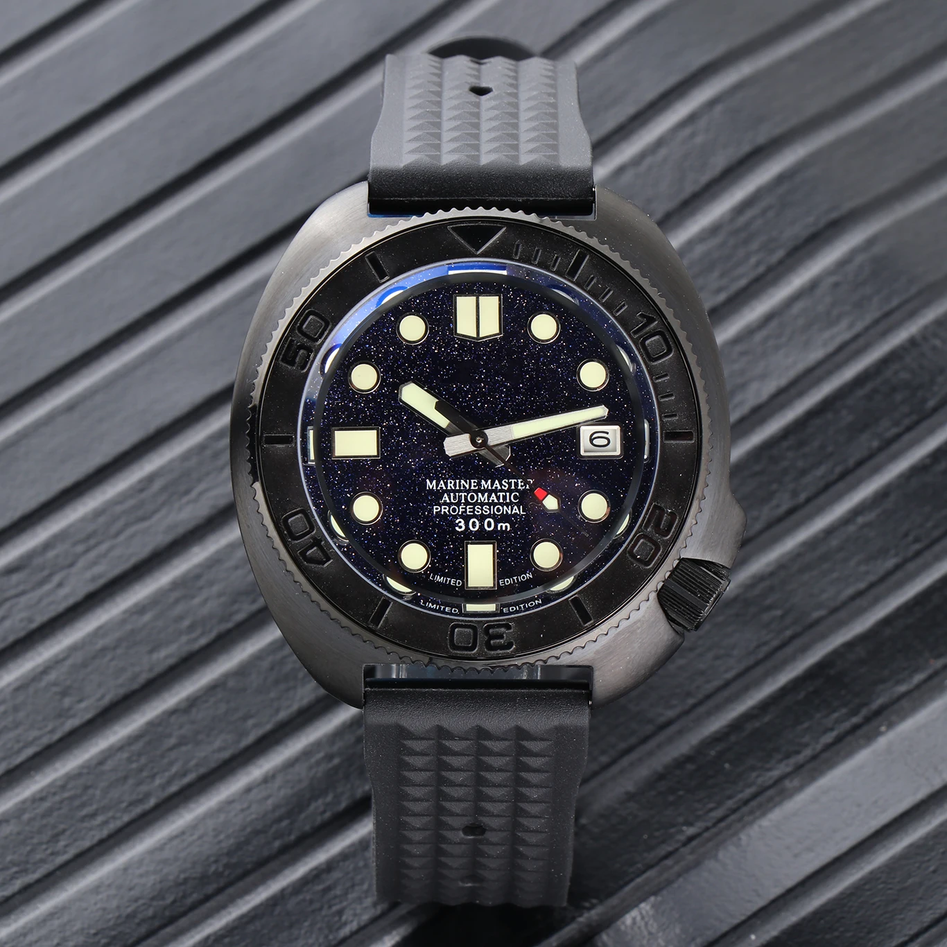 

Watch Mens Machinical Automatic NH35 Japanese C3 Luminous Sapphire Glass Pvd Black Warrior Case Star Kanagawa Wave Marinemaster, 5 colors