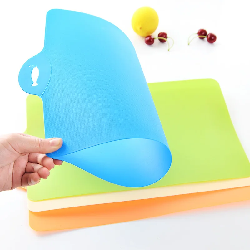 

Soft plastic cutting board kitchen cutting room cutting board bendable hanging non-slip knife board, As show