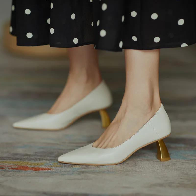 

White pumps women's new all-match fashion pointed French V-tone elegant and shallow shoes, As pictures