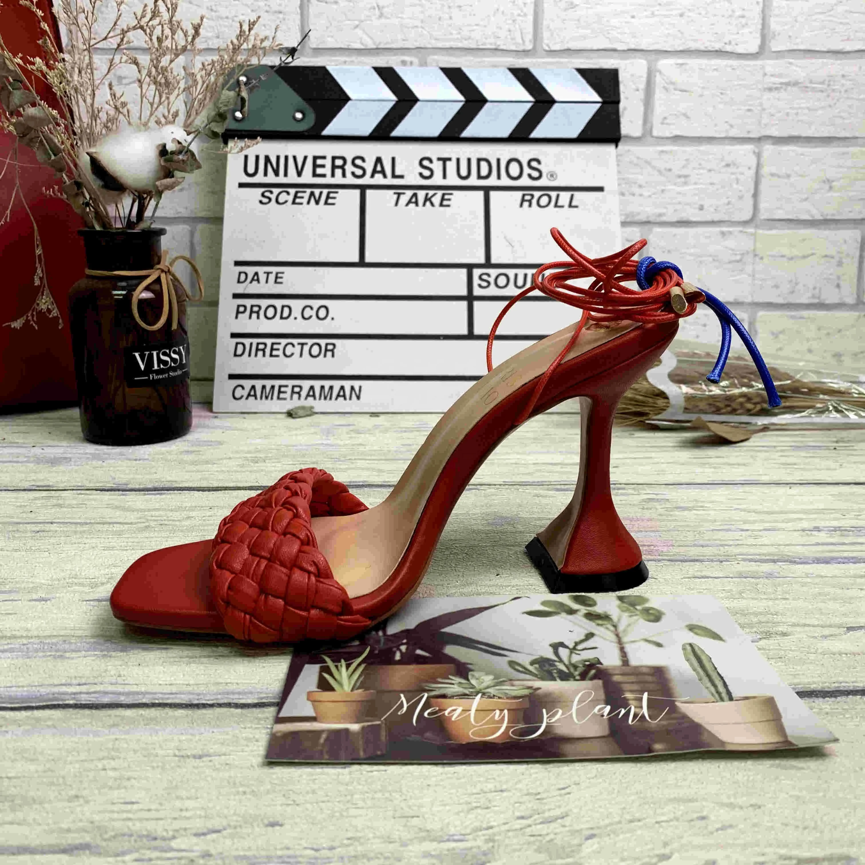 

2021 spring new one-line woven pattern two-color straps ladies high heels European and American large size wholesale, Red