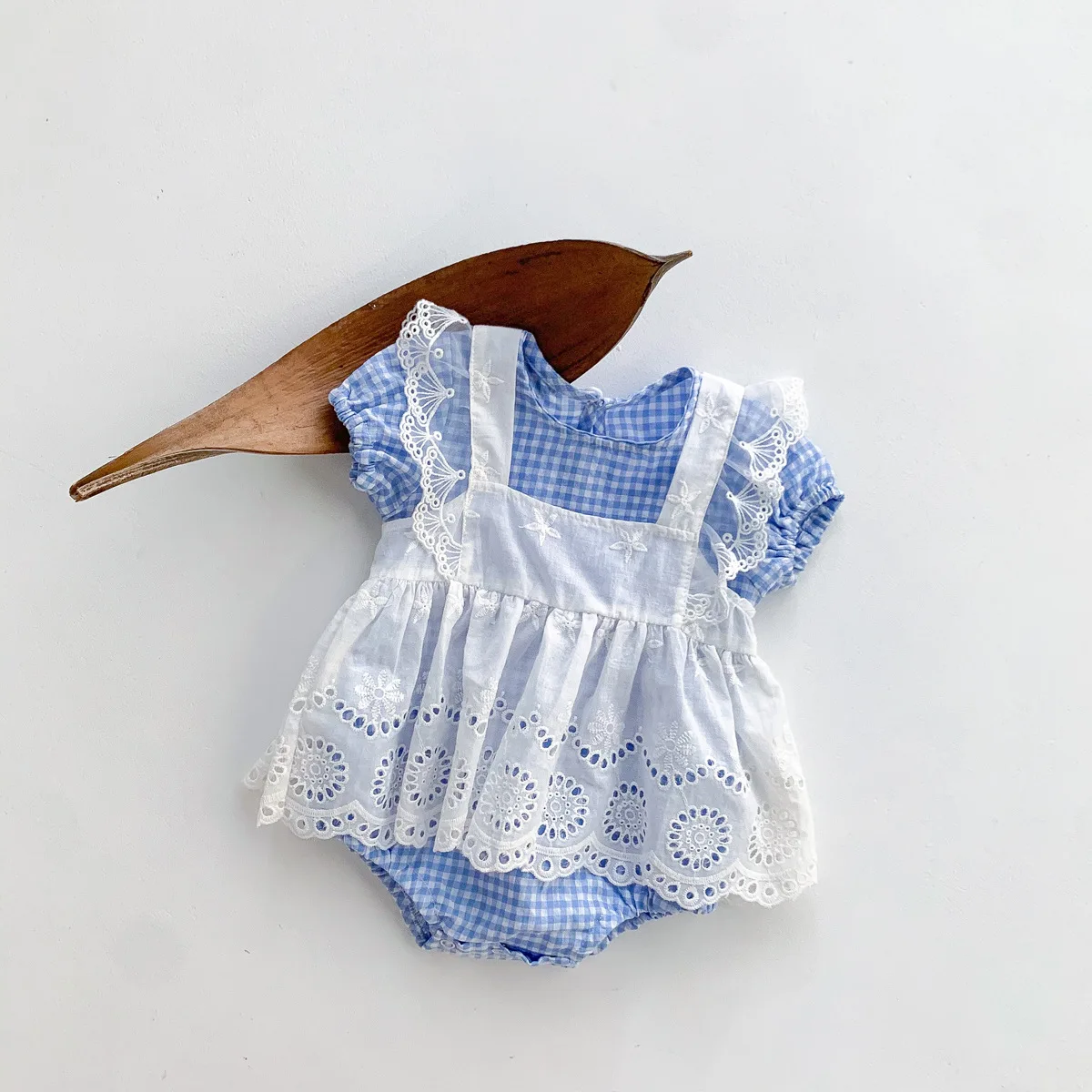 

Wholesale newborn Baby cotton lace plaid jumpsuit ruffled short sleeve 2 pcs romper for babies, Picture shows