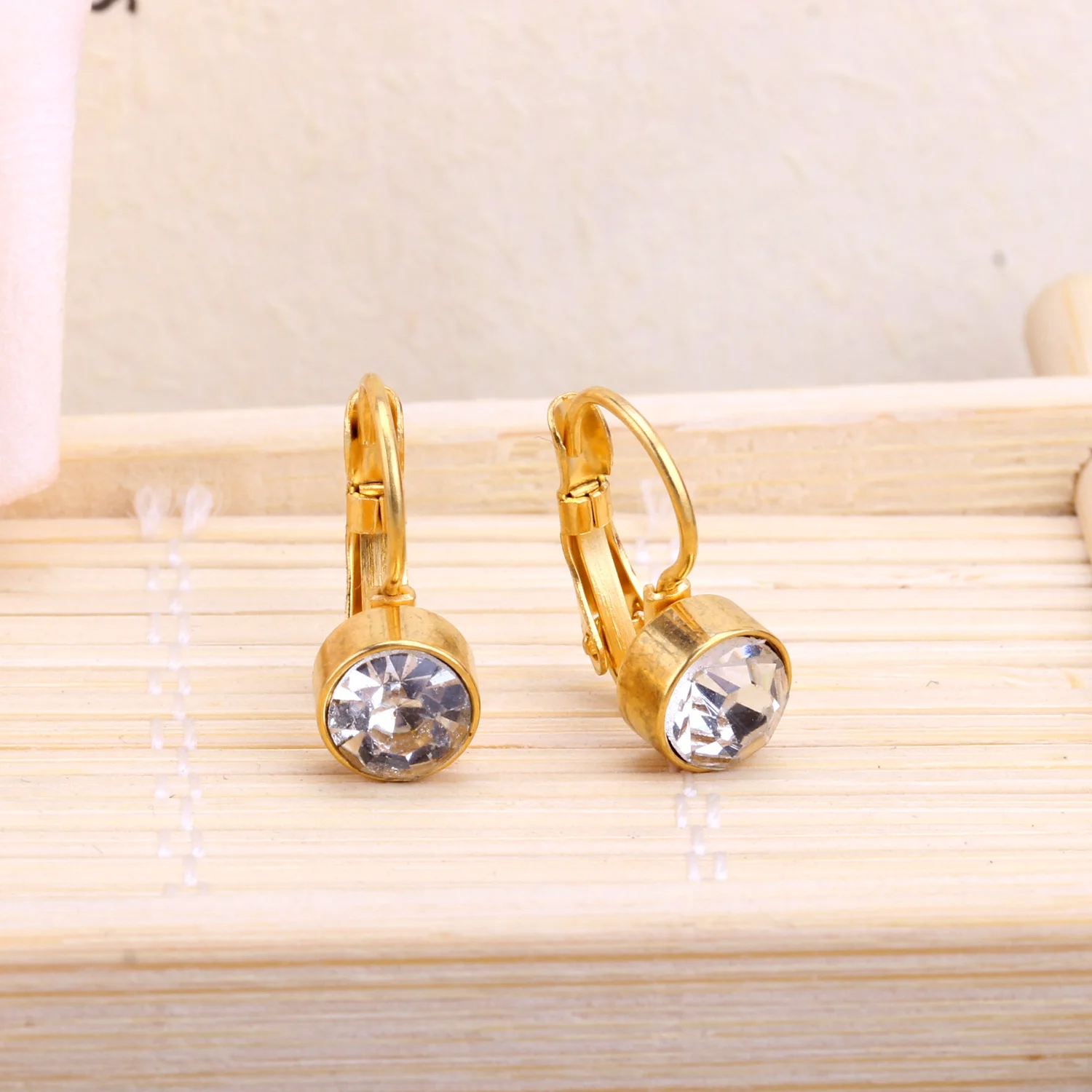 

Fashion Wholesale Clip-on Earring Design White Stone Simple CZ Earrings Round Brilliant Cut Engagement Accessories