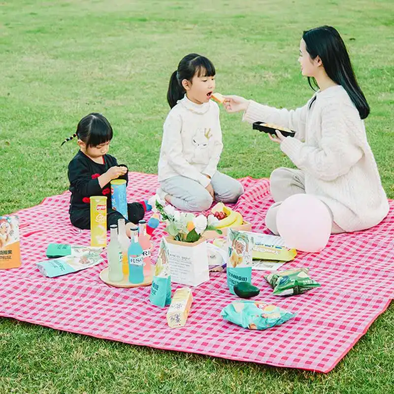 

New Waterproof Durable Portable Oxford Recycled Outdoor Foldable Beach Picnic Blanket Mat for Camping Travel, Picture color