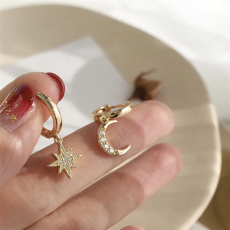 

Micro-Inlaid Craftsmanship Classic Full Diamond Star Moon Asymmetrical Earrings Temperament Female Light Luxury Earrings, Picture shows