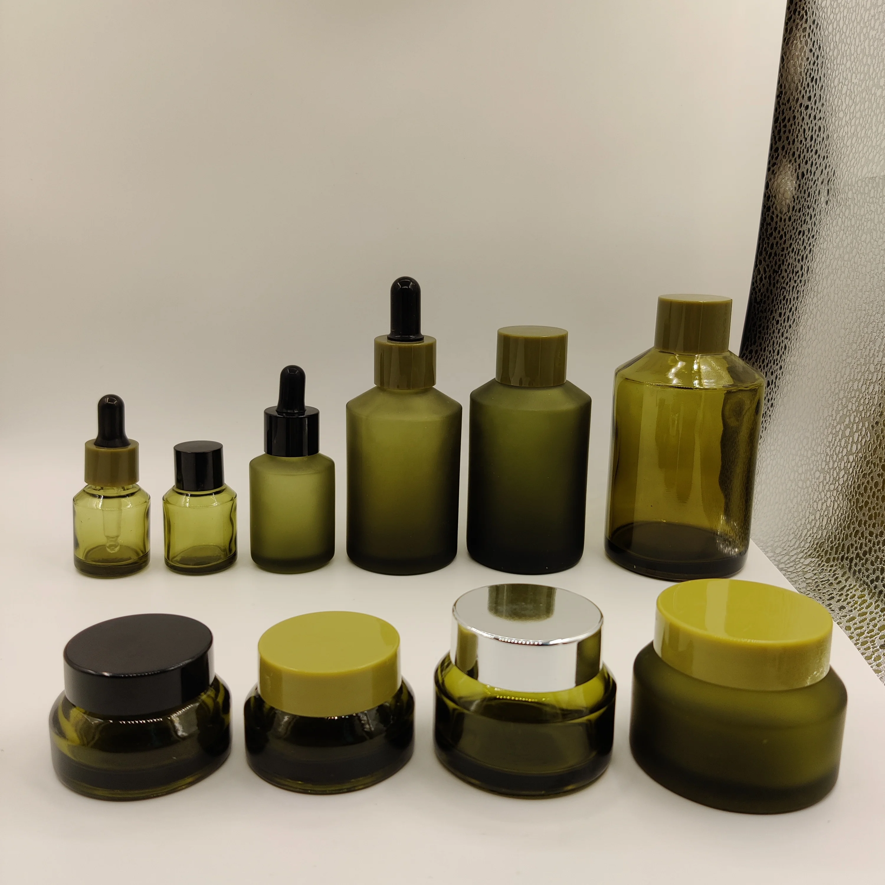 

15ml 30ml 60ml 100ml 125ml 200ml Olive Green Frosted Cosmetic Glass Bottle for Serum Essential Oil Lotion Skin Care Face Cream