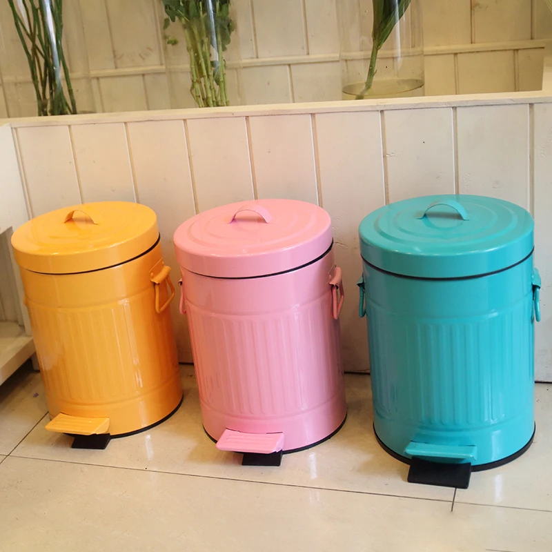 

Wholesale Pink Bathroom Bedroom Office Soft Close Small Garbage Can  Mini Trash Can with Lid, Customized