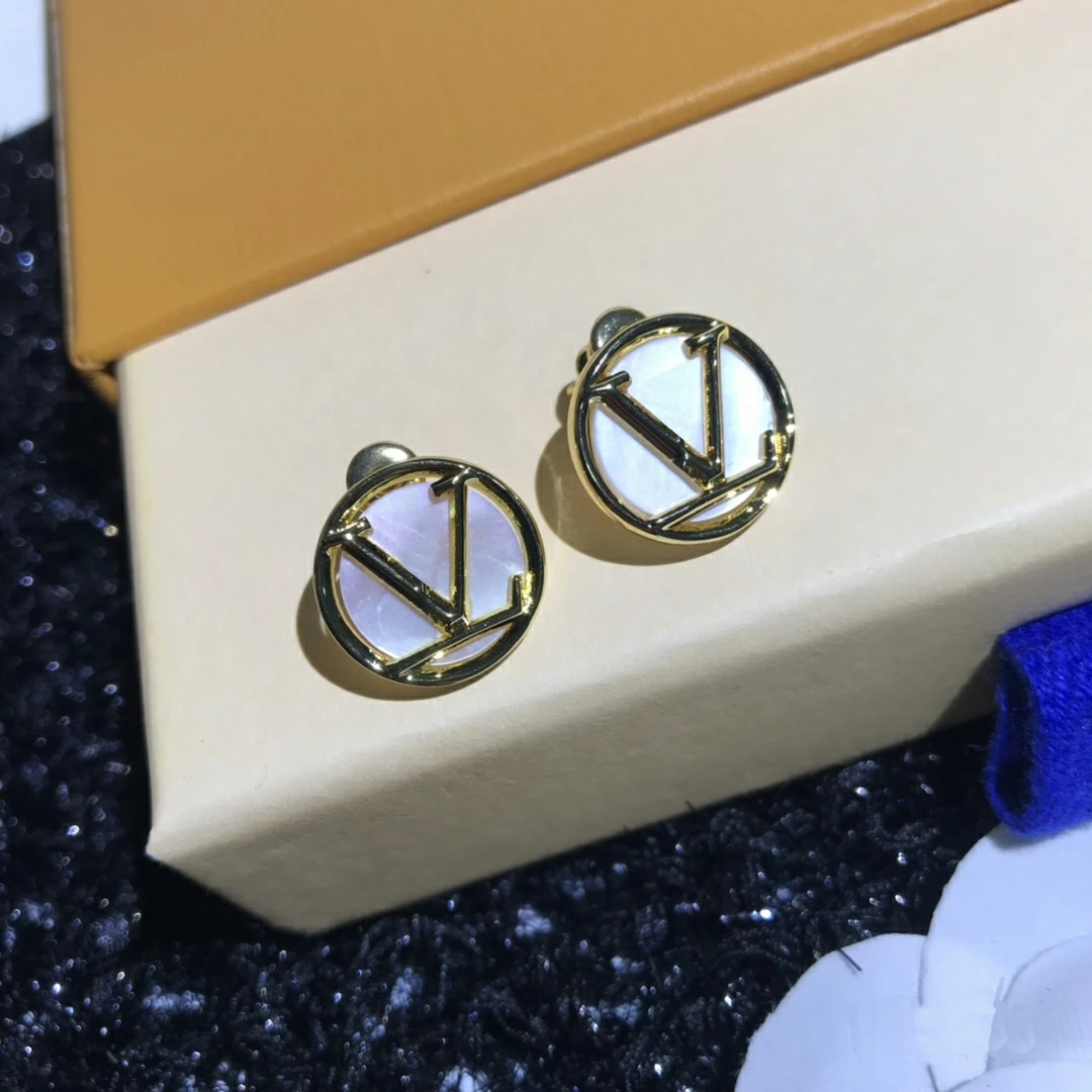 

2021 New arrival designer earrings popular brands luxury hoop earrings fashion designs earrings for women