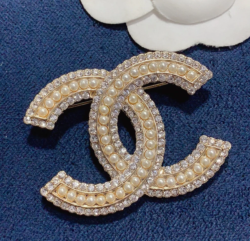 

HAOY Luxury Channel Brooch Pearl Rhinestone Brooch Pins CC Brooches