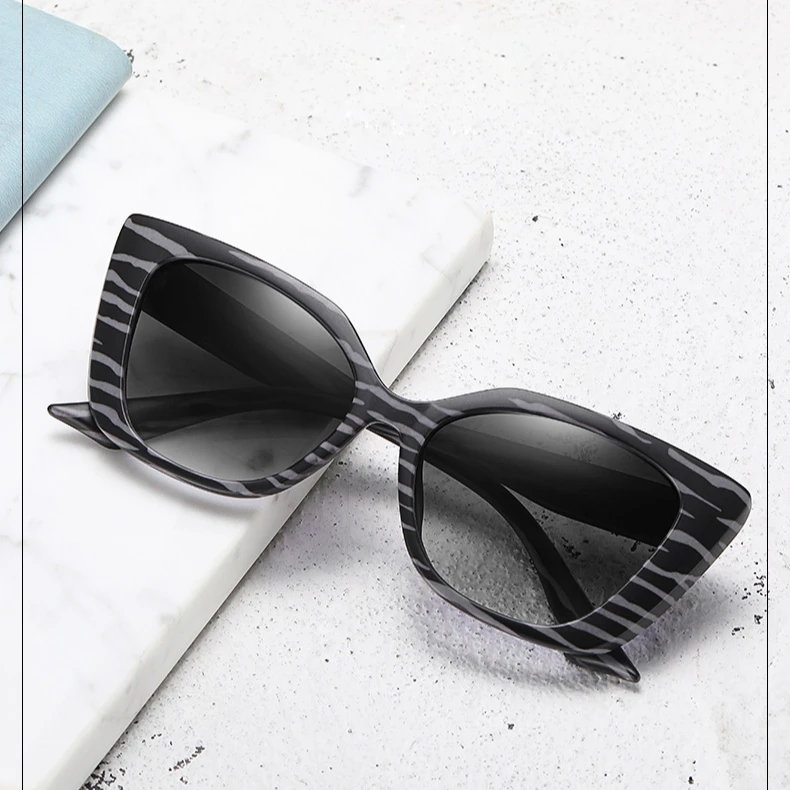 

Gradient Big Frame Square Sunglasses Trendy colorful big square sunglasses women personalized cat eye sunglasses