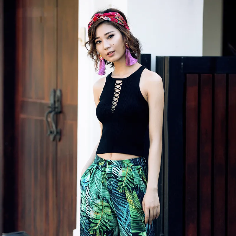 

Sexy front cross cutout sleeveless knit suspender vest female Xia Nei takes a base and wears a high-waist crop top, Black