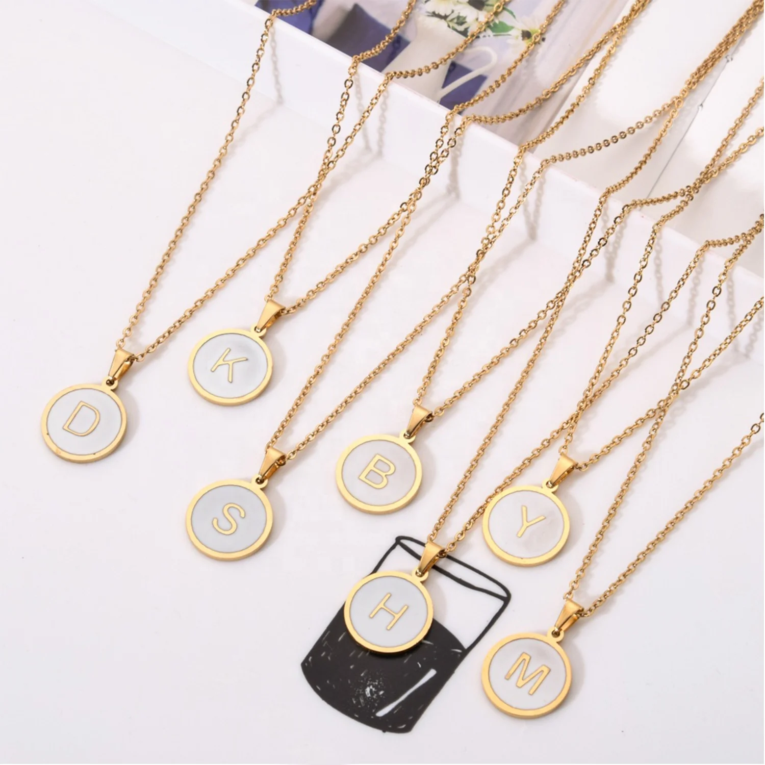 

Gold Color 26 Letter Necklace Initial Alphabet Shell Pendant Necklace Fashion Titanium Steel Chain Necklace Women Jewelry Gifts, White