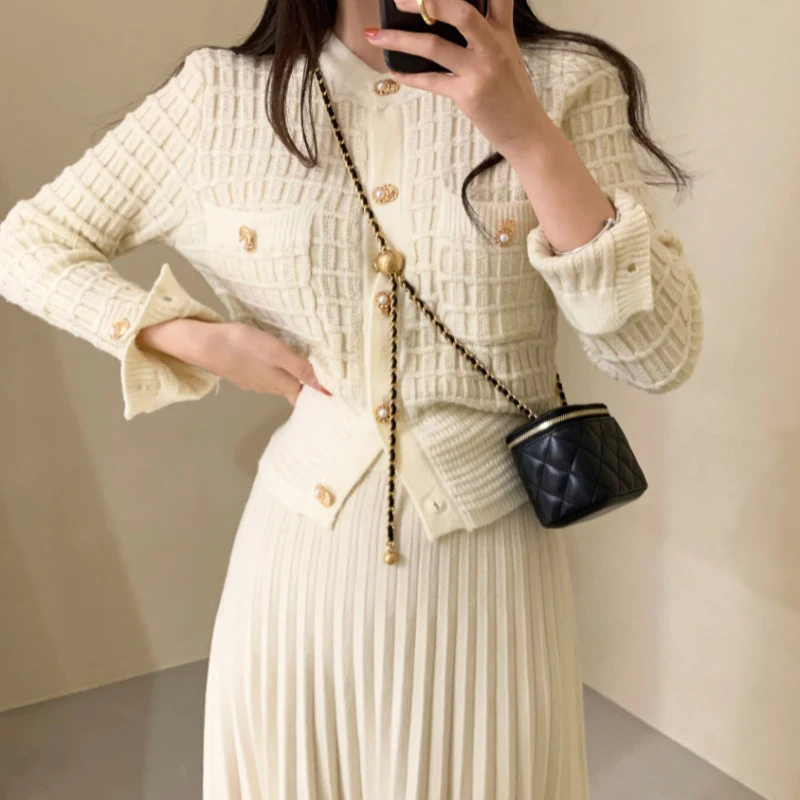 Wholesale 2023 Autumn Round Neck Single Breasted Sweater Cardigan Coat Pleated Knitted Half Skirt Women's Set