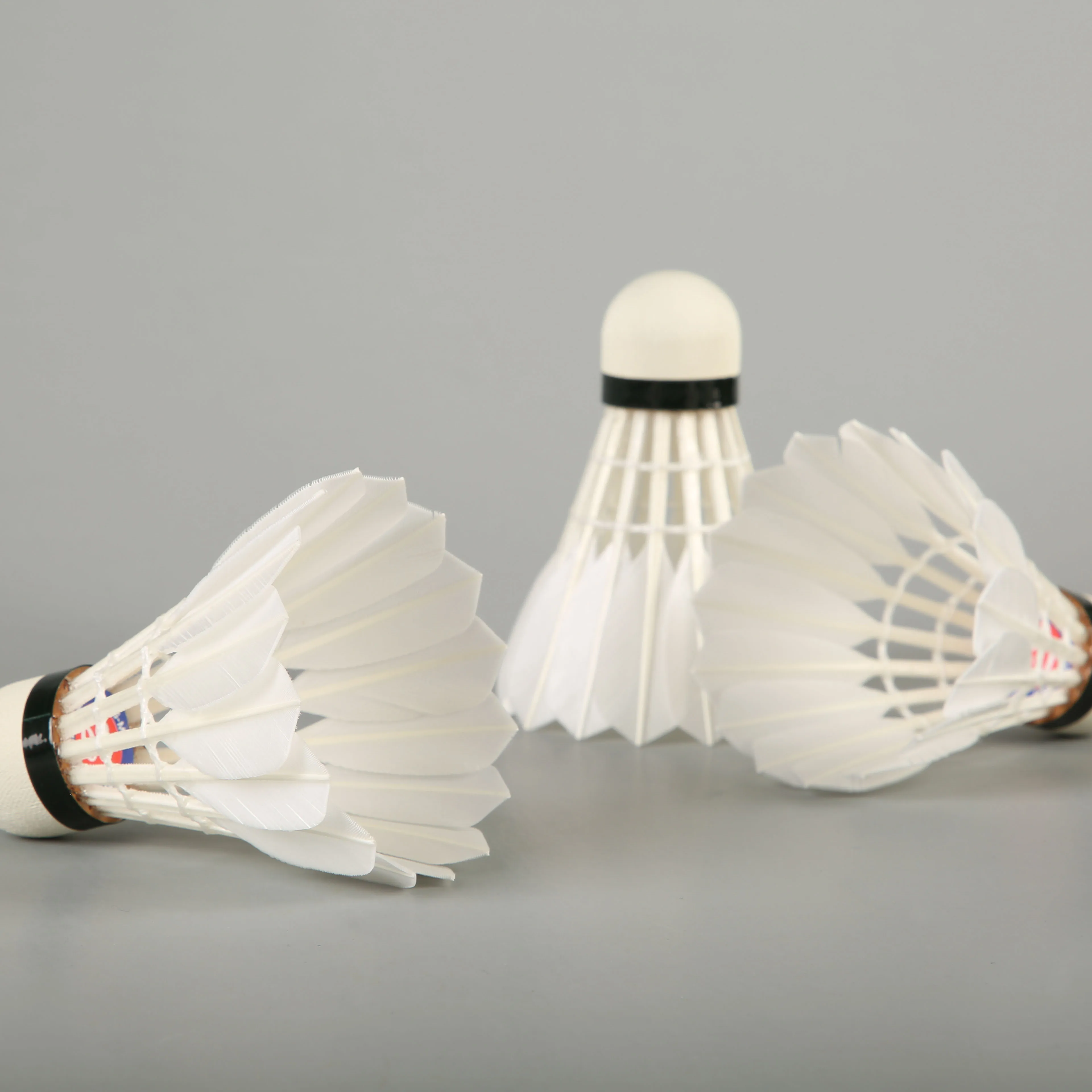 

Lingmei brand badminton shuttlecock aeroplane black EG1130, White