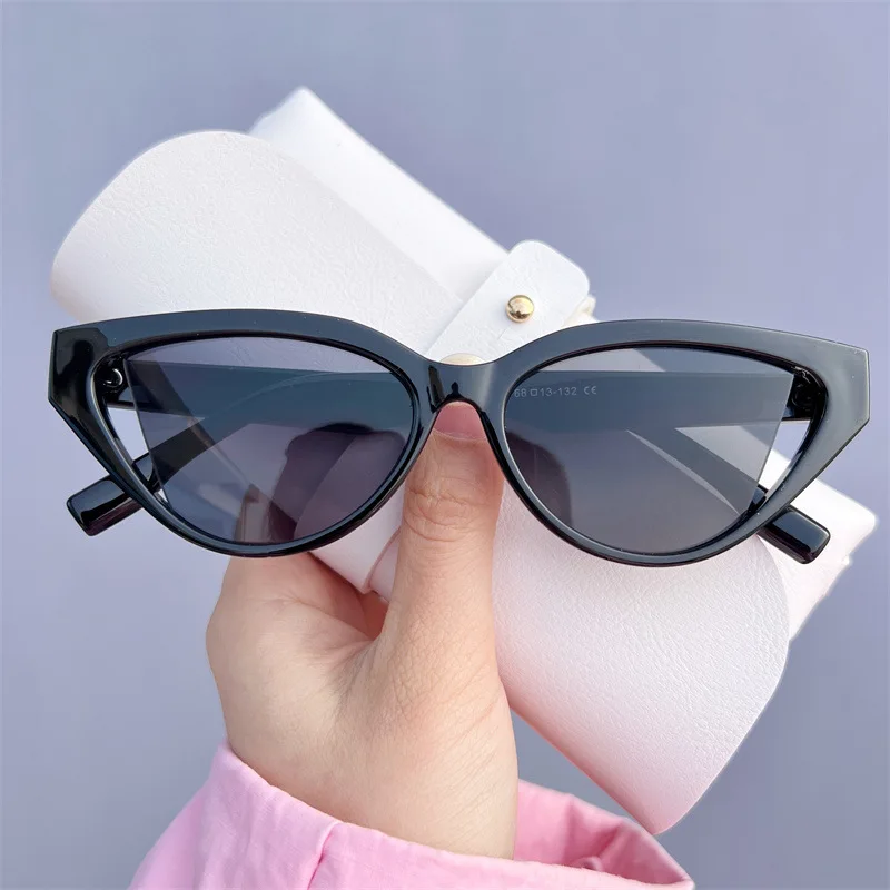 

Small Frame Hollow Cat Eye Glasses Women's Fashion Trend Retro Sunglasses Personality Tortoiseshell Sunglasses Men and Women, As the picture shows