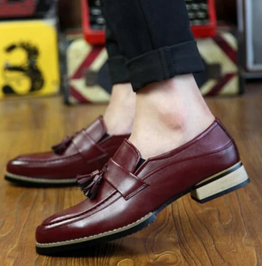

2020 newest style hot sale casual men shoes slip on men flats inner increasing men shoes tassels loafers pu leather brown