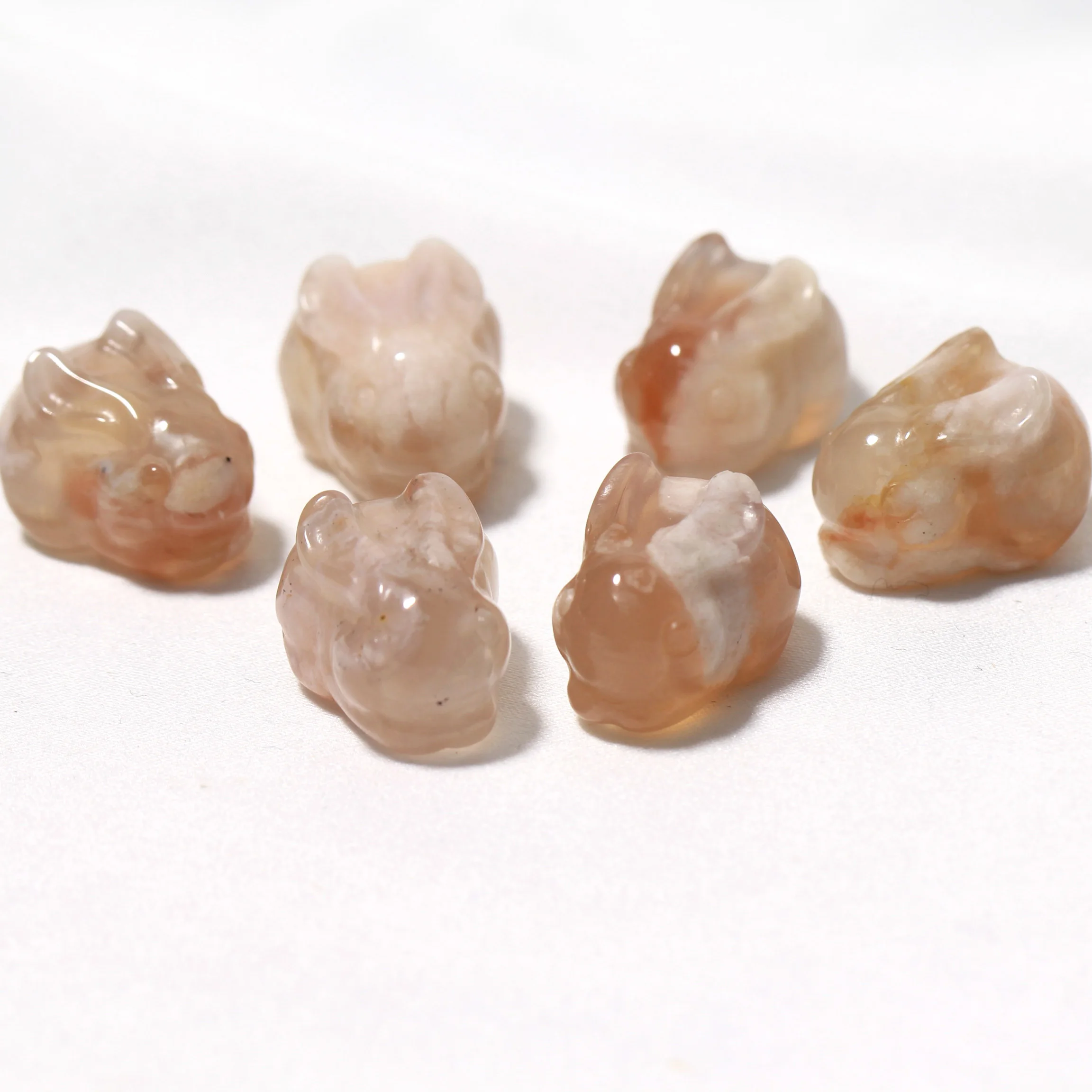 

Wholesale 1-2mm Natural Flower Agate Rabbit Healing Stone Crystal Mini Carving For Home Decoration