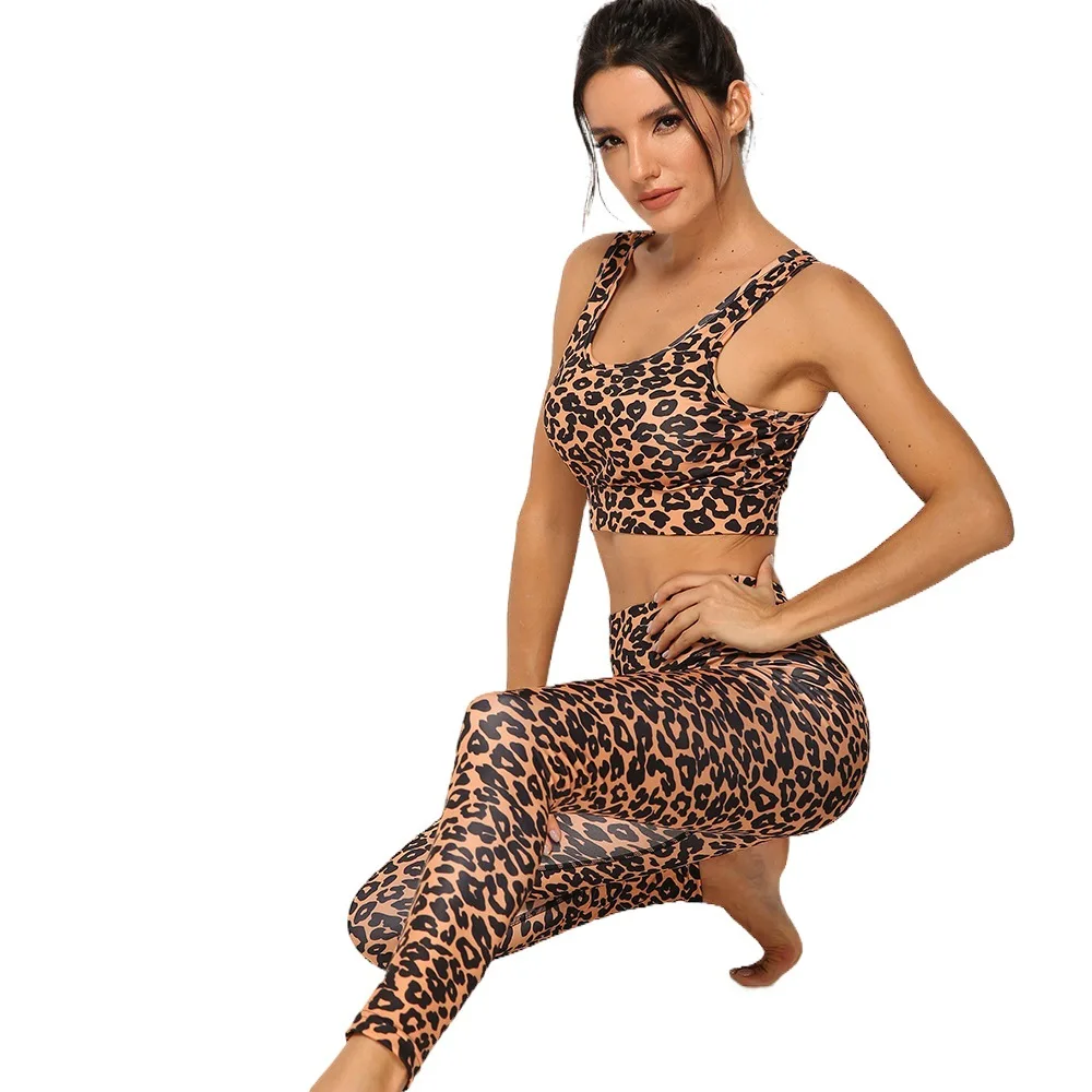 

2021 new leopard seamless women's Yoga suit girl's shorts pants Yoga 2-piece set, Leopard print