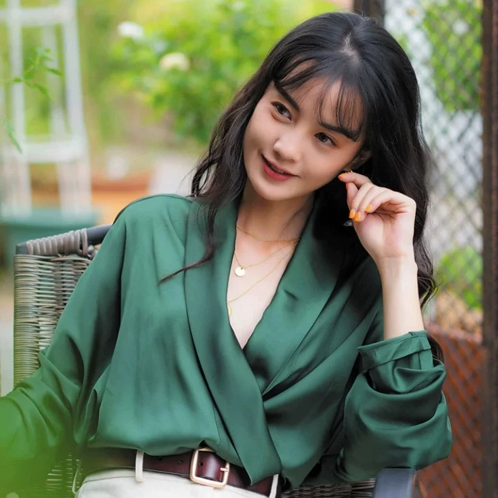 

2022 French Style Summer Silk Satin T-Shirt for women Elegant long Sleeve V-neck Blouse Tops, Customized color