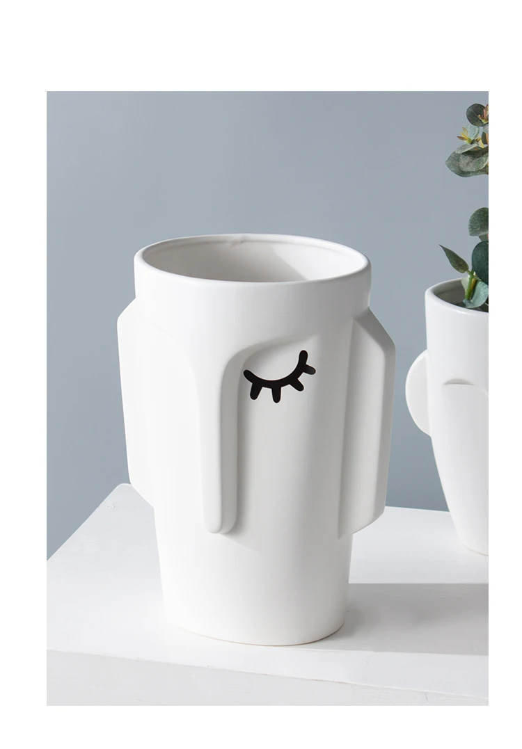 Jarrón con Caras: Una Obra de Arte para tu Hogar