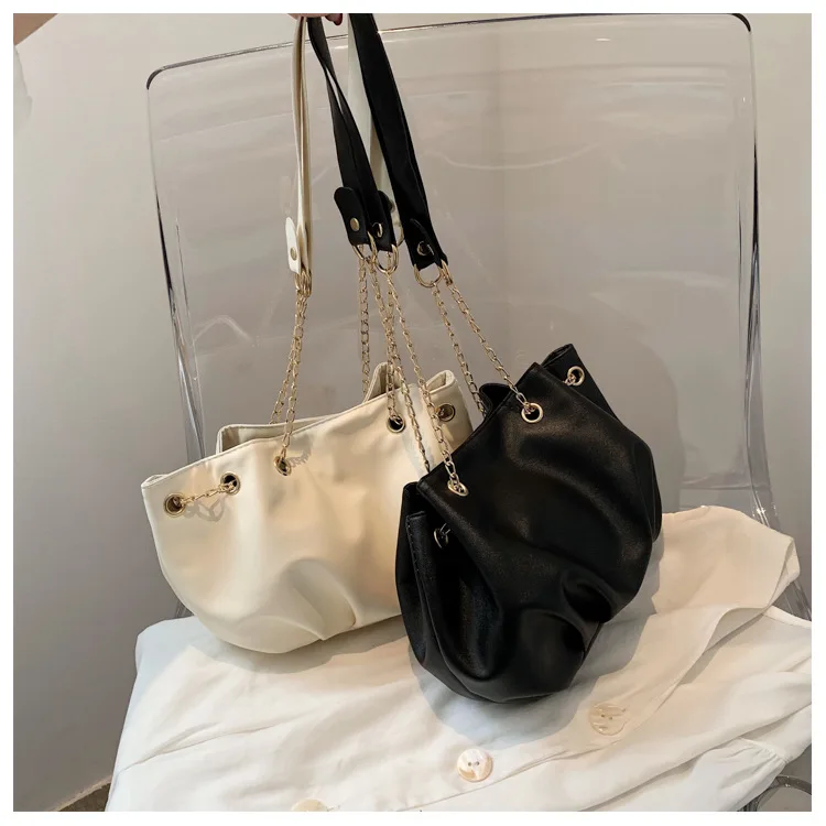 

2021 New small elegant chain Cloud Pleated shoulder bag girls shopping wallet and phone handbags, 4 colors