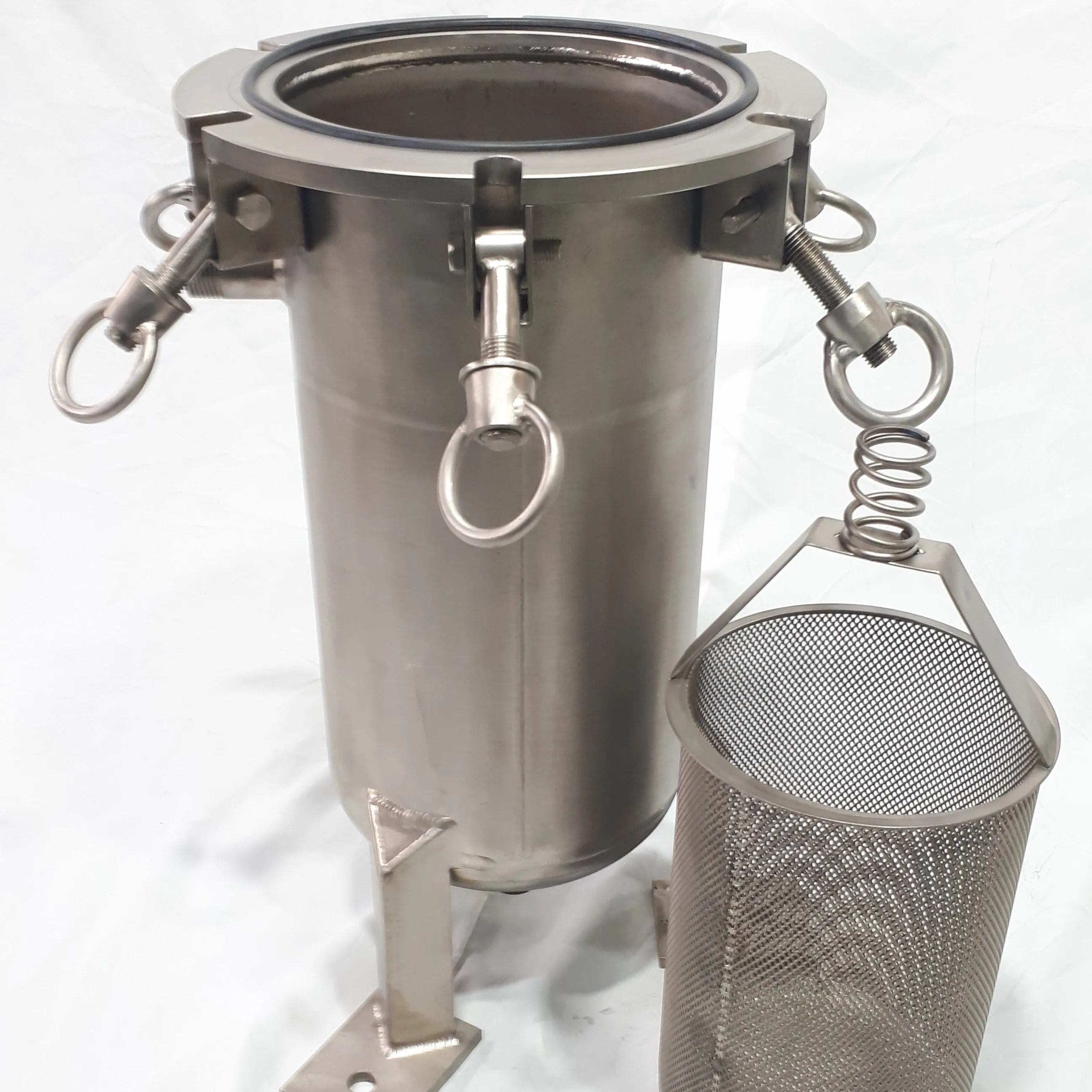
Chemical Strainer Filter Housing in Titanium 