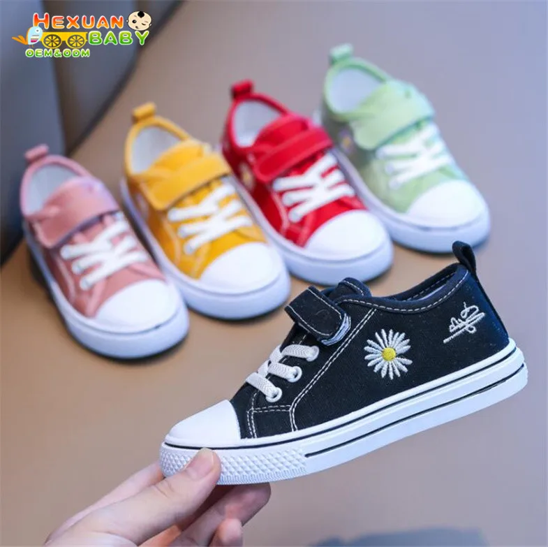 

Children's Shoes Girls and boys used Canvas Shoes Sneakers Casual kids casual Shoes stock, Picture shows