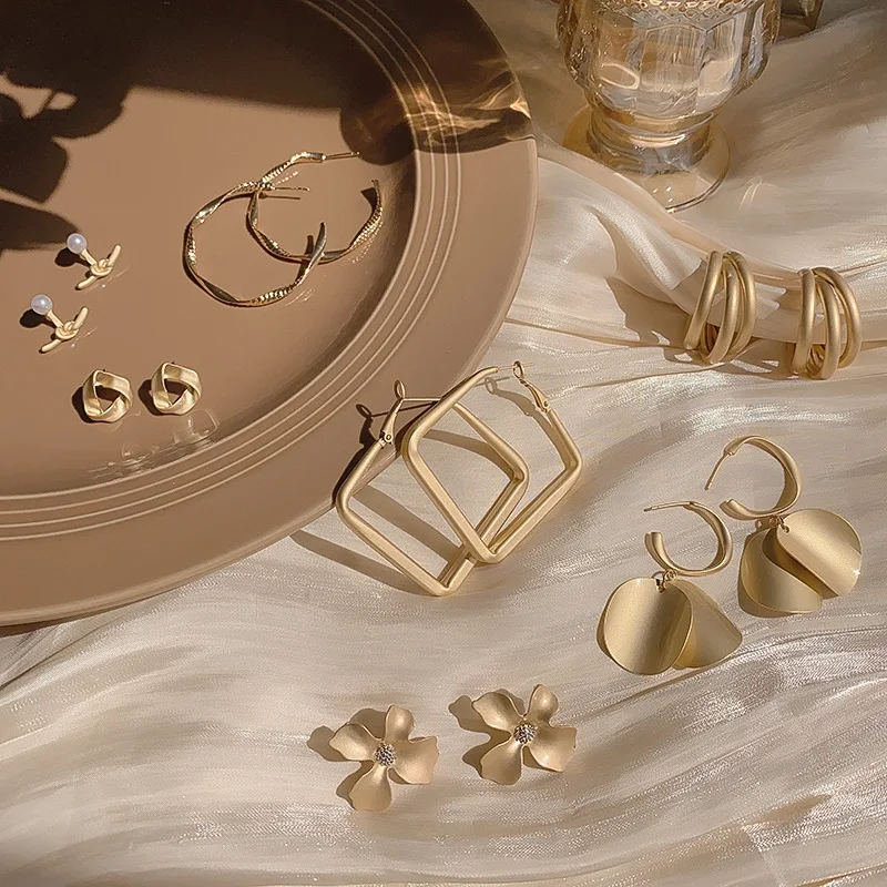 

2021 Hot selling gold filled matte geometric women earrings jewelry hoop drop dangling earrings, 26 colors