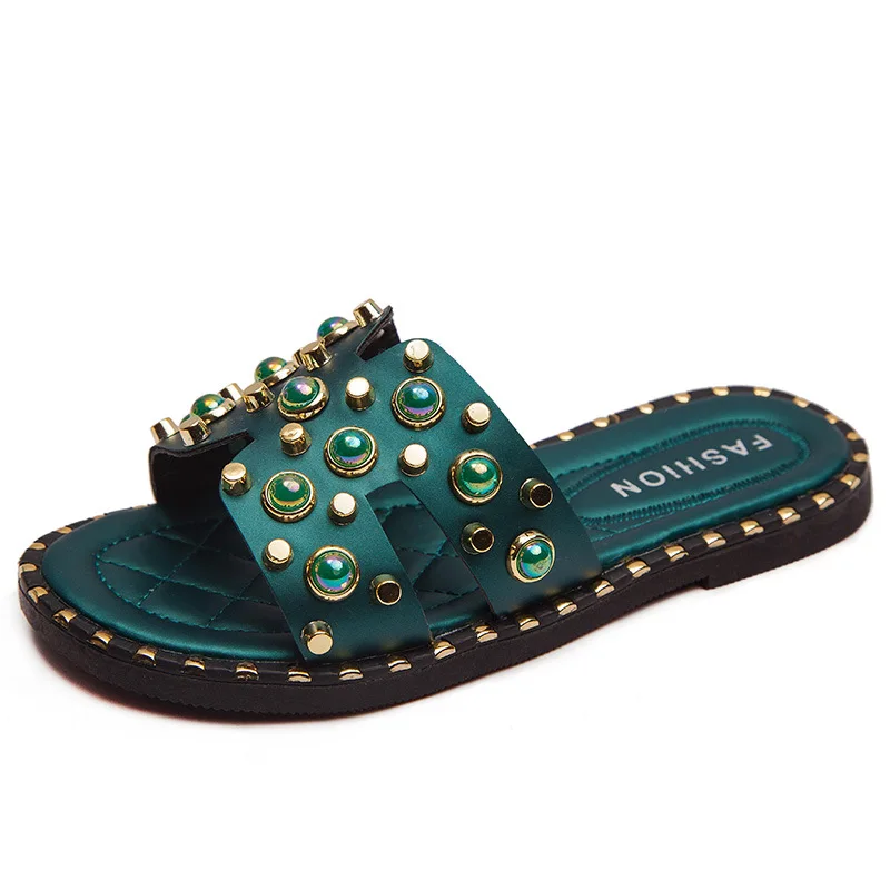 

The factory sells the new summer fashion green pearl water diamond slippers for little girls